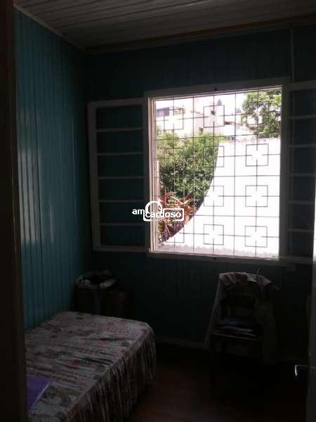 CASA EM TERRENO MEDINDO 9,74 METROS DE FRENTE POR 45 METROS DA FRENTE AO FUNDO