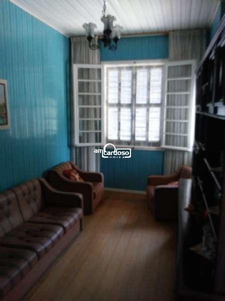 CASA EM TERRENO MEDINDO 9,74 METROS DE FRENTE POR 45 METROS DA FRENTE AO FUNDO