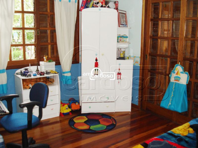 Sobrado com 4 quartos, 3 banheiros e 217m² à venda no bairro Jardim Itu Sabara, Porto Alegre