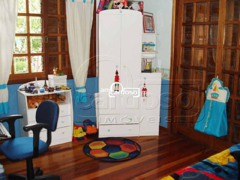 Sobrado com 4 quartos, 3 banheiros e 217m² à venda no bairro Jardim Itu Sabara, Porto Alegre