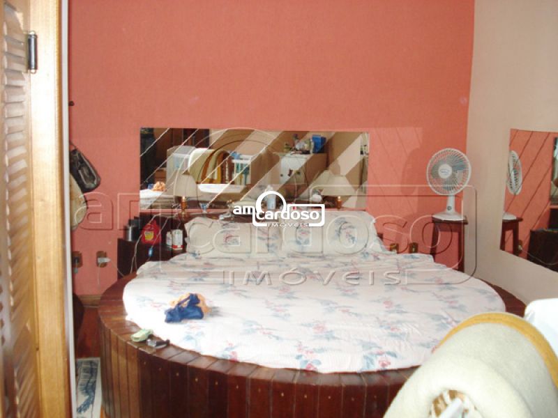 Sobrado com 4 quartos, 3 banheiros e 217m² à venda no bairro Jardim Itu Sabara, Porto Alegre