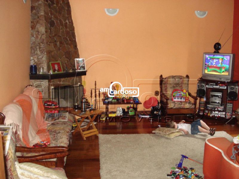 Sobrado com 4 quartos, 3 banheiros e 217m² à venda no bairro Jardim Itu Sabara, Porto Alegre