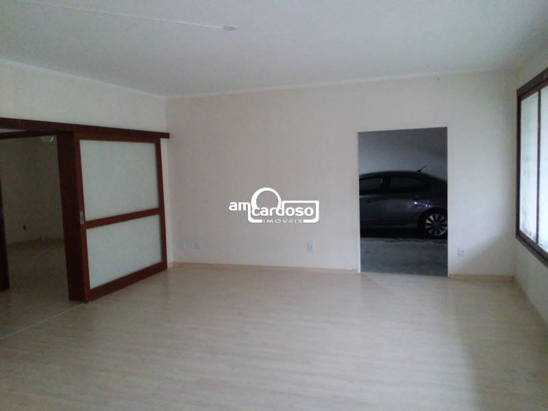Casa com 5 quartos, 4 banheiros e 360m² à venda no bairro Jardim Lindoia, Porto Alegre