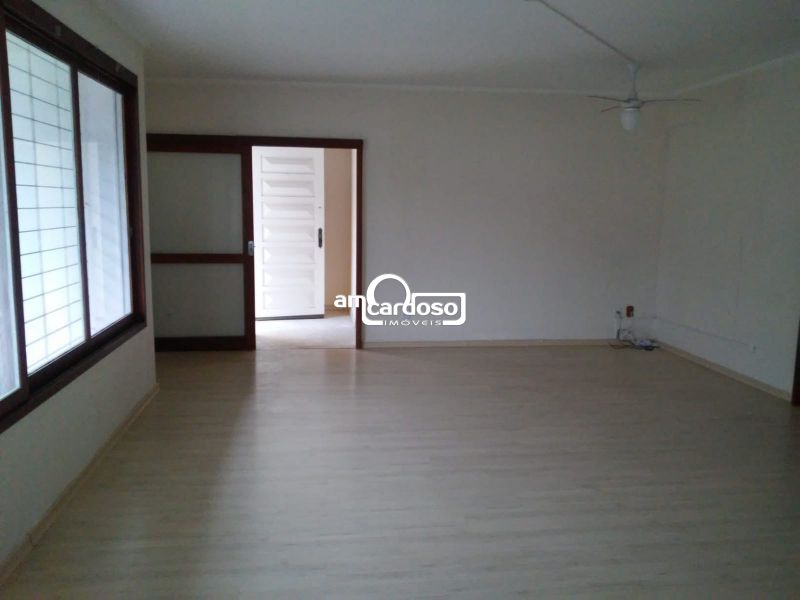 Casa com 5 quartos, 4 banheiros e 360m² à venda no bairro Jardim Lindoia, Porto Alegre