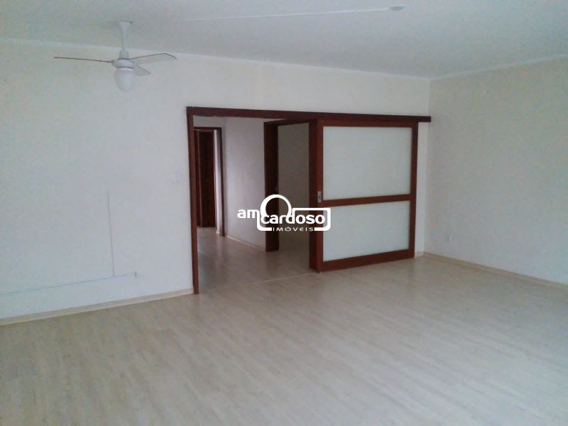 Casa com 5 quartos, 4 banheiros e 360m² à venda no bairro Jardim Lindoia, Porto Alegre