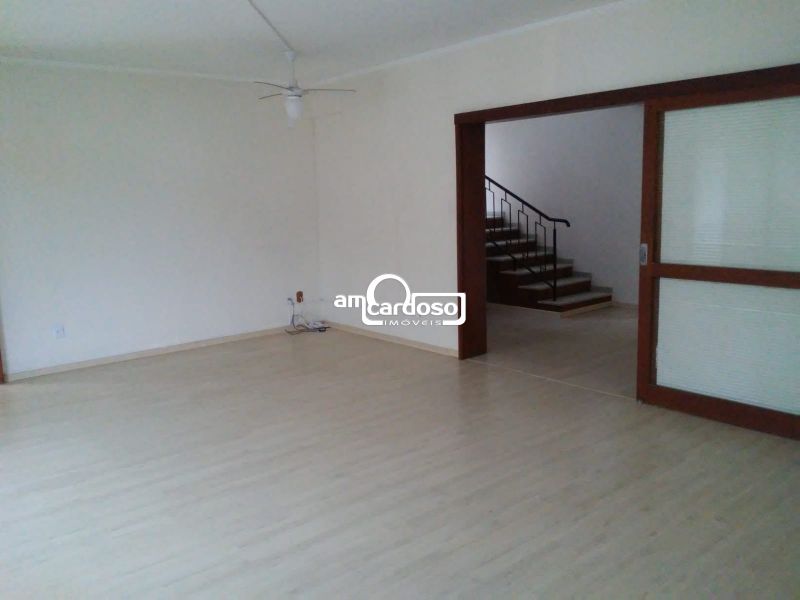 Casa com 5 quartos, 4 banheiros e 360m² à venda no bairro Jardim Lindoia, Porto Alegre