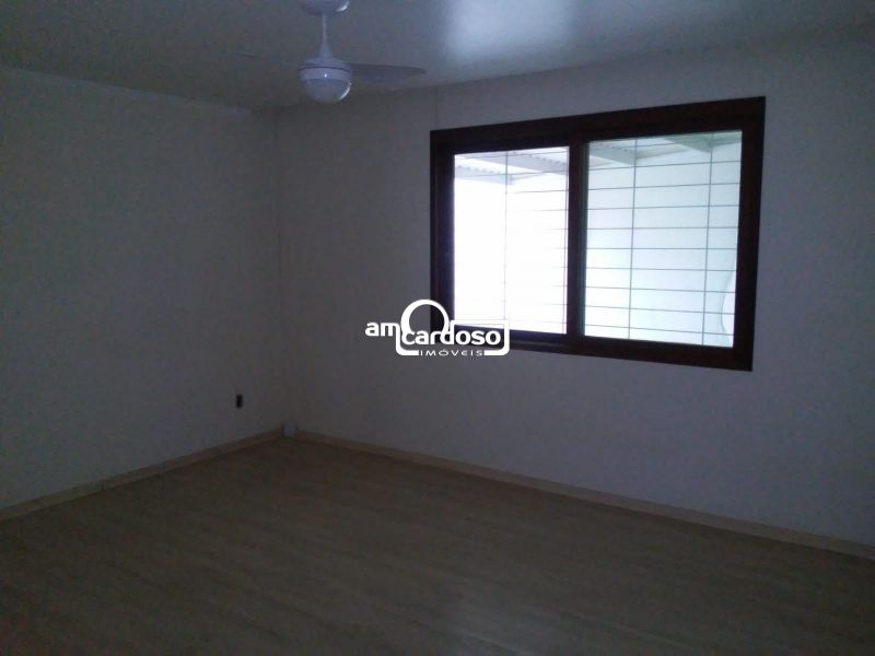 Casa com 5 quartos, 4 banheiros e 360m² à venda no bairro Jardim Lindoia, Porto Alegre