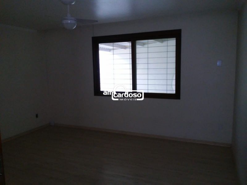 Casa com 5 quartos, 4 banheiros e 360m² à venda no bairro Jardim Lindoia, Porto Alegre