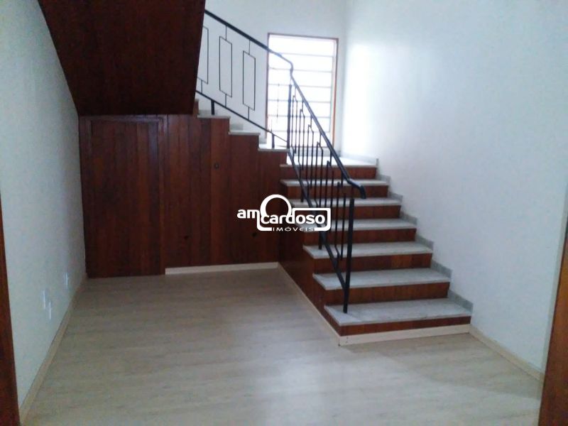 Casa com 5 quartos, 4 banheiros e 360m² à venda no bairro Jardim Lindoia, Porto Alegre