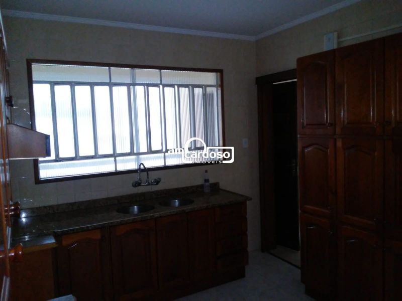 Casa com 5 quartos, 4 banheiros e 360m² à venda no bairro Jardim Lindoia, Porto Alegre