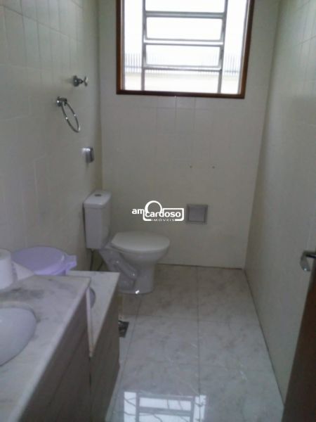 Casa com 5 quartos, 4 banheiros e 360m² à venda no bairro Jardim Lindoia, Porto Alegre