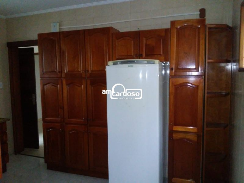 Casa com 5 quartos, 4 banheiros e 360m² à venda no bairro Jardim Lindoia, Porto Alegre