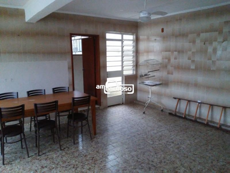 Casa com 5 quartos, 4 banheiros e 360m² à venda no bairro Jardim Lindoia, Porto Alegre