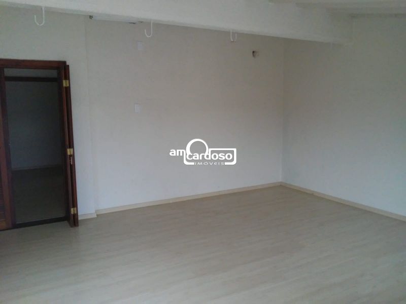 Casa com 5 quartos, 4 banheiros e 360m² à venda no bairro Jardim Lindoia, Porto Alegre