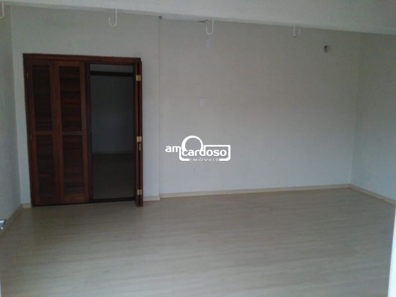 Casa com 5 quartos, 4 banheiros e 360m² à venda no bairro Jardim Lindoia, Porto Alegre