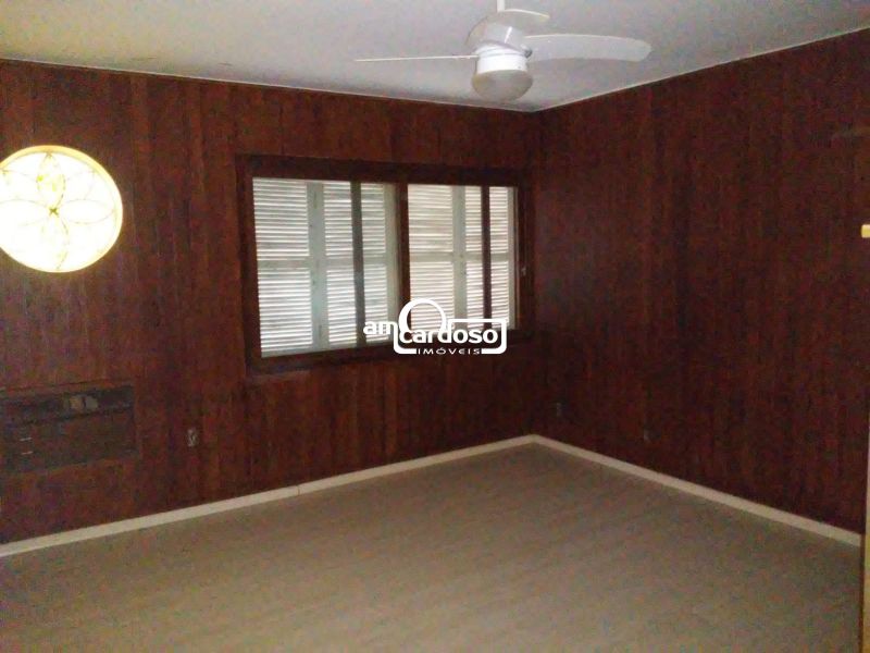 Casa com 5 quartos, 4 banheiros e 360m² à venda no bairro Jardim Lindoia, Porto Alegre