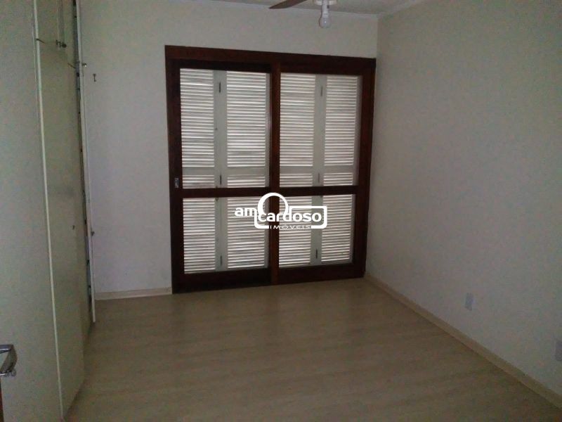 Casa com 5 quartos, 4 banheiros e 360m² à venda no bairro Jardim Lindoia, Porto Alegre