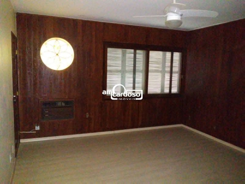 Casa com 5 quartos, 4 banheiros e 360m² à venda no bairro Jardim Lindoia, Porto Alegre