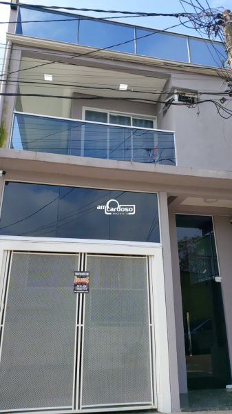Casa com 2 quartos, 3 banheiros e 240m² à venda no bairro Rubem Berta, Porto Alegre