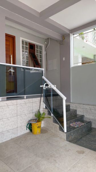 Casa com 2 quartos, 3 banheiros e 240m² à venda no bairro Rubem Berta, Porto Alegre