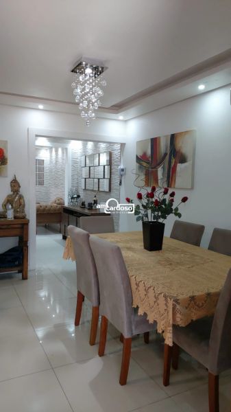 Casa com 2 quartos, 3 banheiros e 240m² à venda no bairro Rubem Berta, Porto Alegre