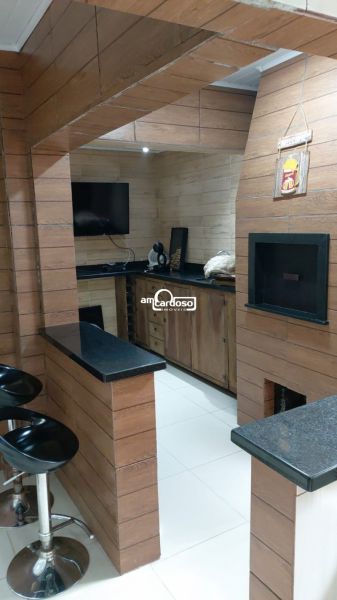 Casa com 2 quartos, 3 banheiros e 240m² à venda no bairro Rubem Berta, Porto Alegre