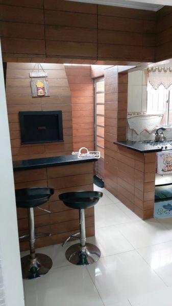 Casa com 2 quartos, 3 banheiros e 240m² à venda no bairro Rubem Berta, Porto Alegre