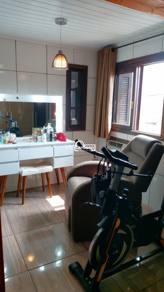 Casa com 2 quartos, 3 banheiros e 240m² à venda no bairro Rubem Berta, Porto Alegre