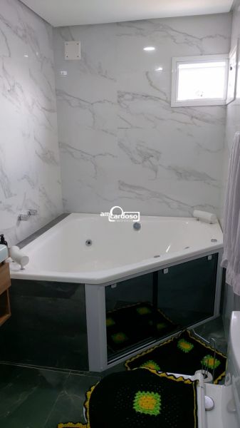 Casa com 2 quartos, 3 banheiros e 240m² à venda no bairro Rubem Berta, Porto Alegre