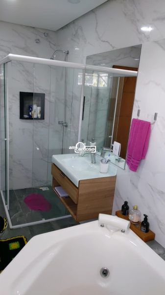 Casa com 2 quartos, 3 banheiros e 240m² à venda no bairro Rubem Berta, Porto Alegre