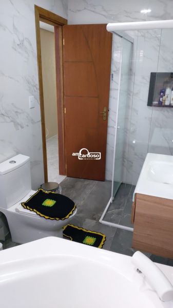 Casa com 2 quartos, 3 banheiros e 240m² à venda no bairro Rubem Berta, Porto Alegre