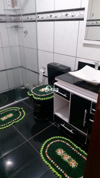 Casa com 2 quartos, 3 banheiros e 240m² à venda no bairro Rubem Berta, Porto Alegre