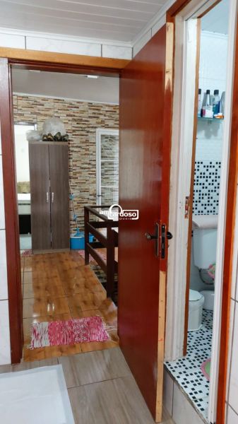 Casa com 2 quartos, 3 banheiros e 240m² à venda no bairro Rubem Berta, Porto Alegre