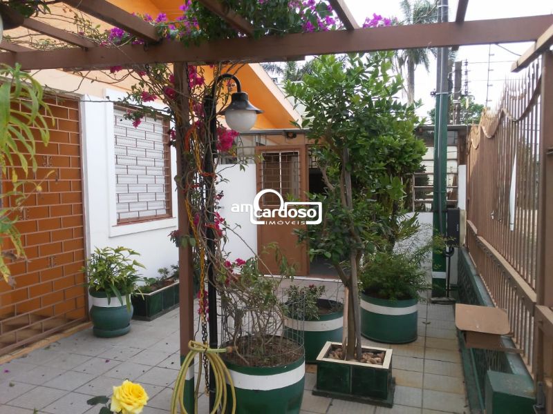 Casa com 3 quartos, 3 banheiros e 147m² à venda no bairro Parque Santa Fé, Porto Alegre