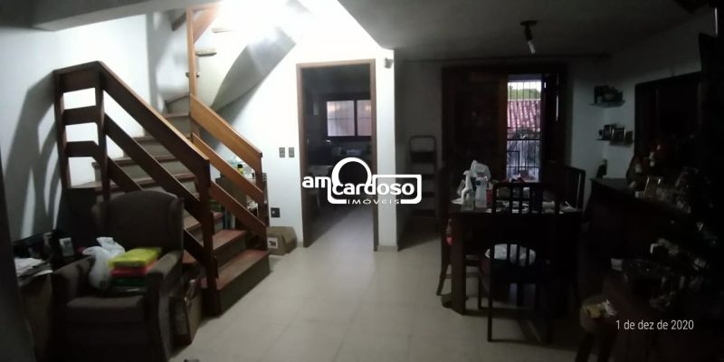 Sobrado com 3 quartos, 4 banheiros e 229m² à venda no bairro Ipanema, Porto Alegre
