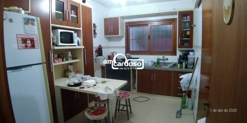 Sobrado com 3 quartos, 4 banheiros e 229m² à venda no bairro Ipanema, Porto Alegre
