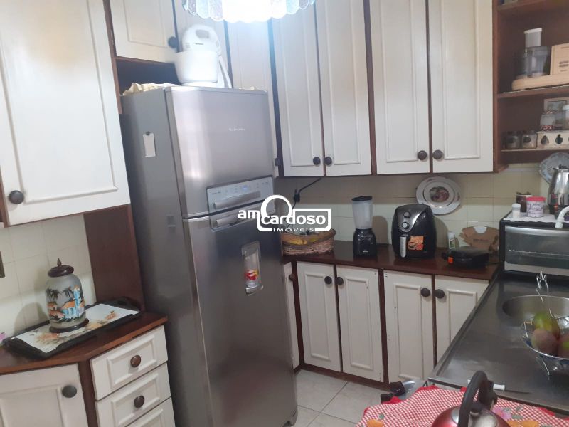 Apartamento com 2 quartos, 1 banheiro e 85m² à venda no bairro Jardim Lindoia, Porto Alegre