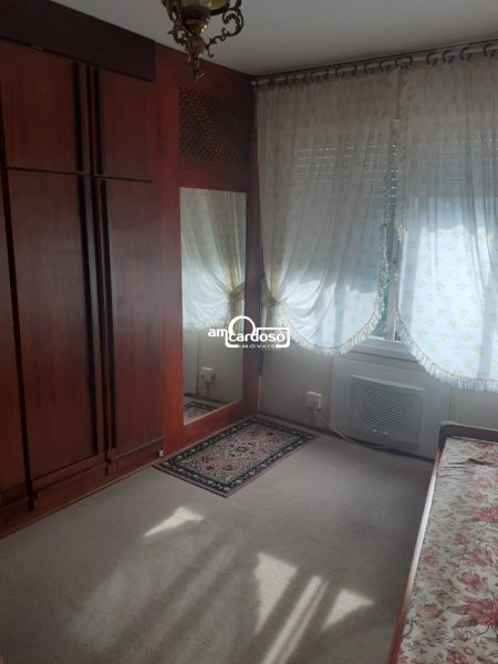 Apartamento com 2 quartos, 1 banheiro e 85m² à venda no bairro Jardim Lindoia, Porto Alegre
