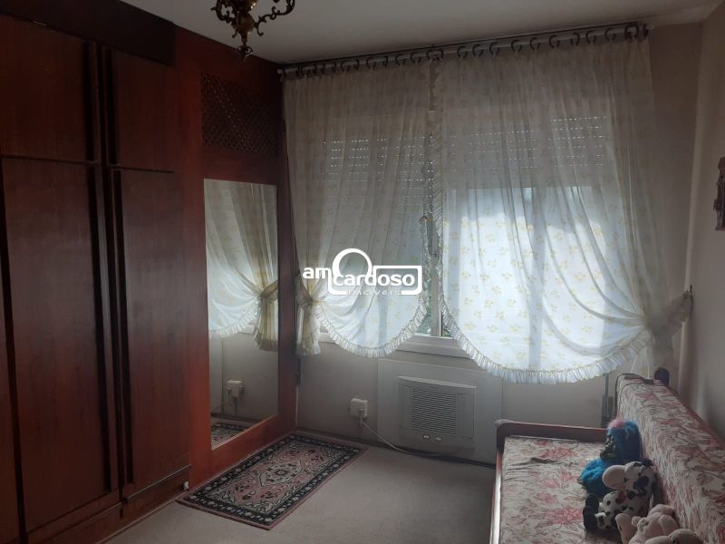 Apartamento com 2 quartos, 1 banheiro e 85m² à venda no bairro Jardim Lindoia, Porto Alegre
