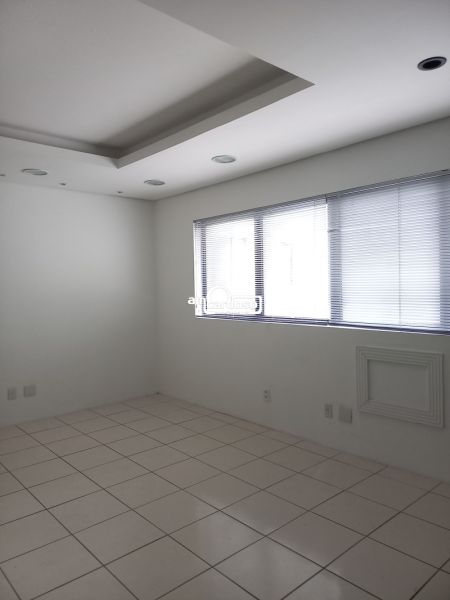 Sala com 1 banheiro e 35m² à venda no bairro Petropolis, Porto Alegre