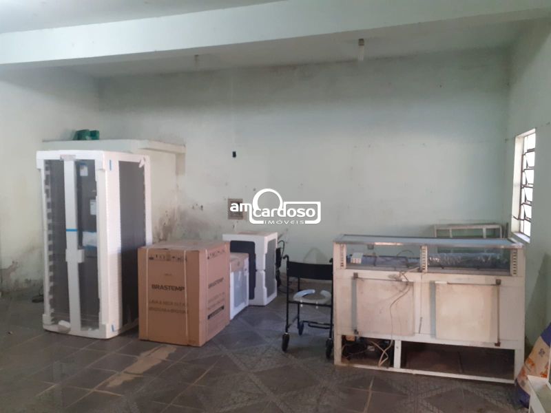 Casa com 7 quartos, 4 banheiros e 300m² à venda no bairro Jardim Sao Pedro, Porto Alegre