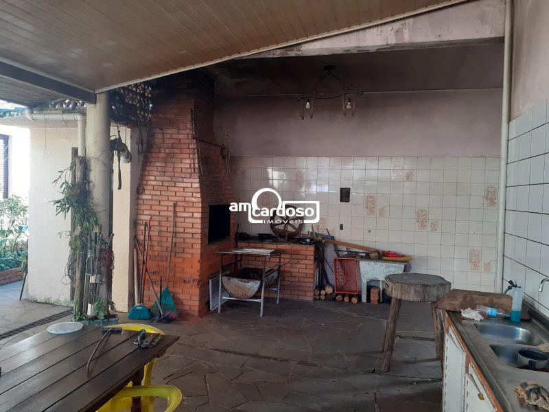 Casa com 7 quartos, 4 banheiros e 300m² à venda no bairro Jardim Sao Pedro, Porto Alegre