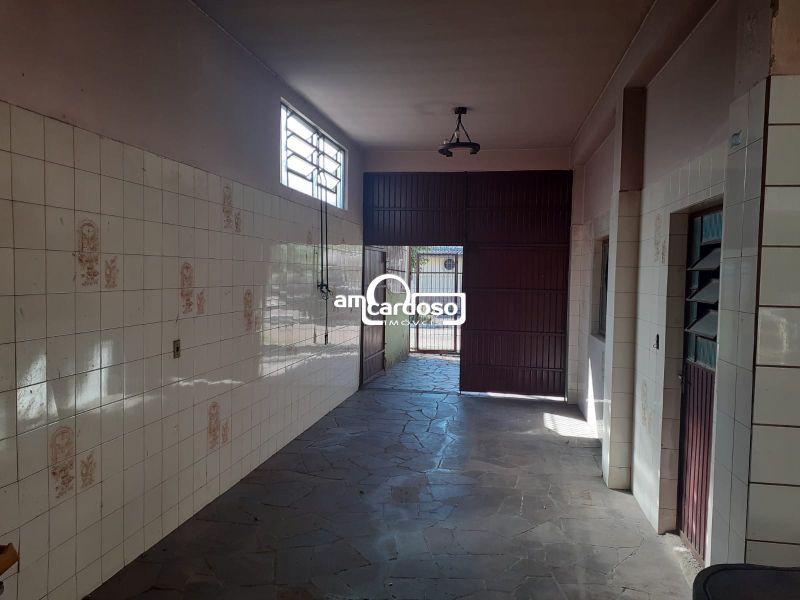 Casa com 7 quartos, 4 banheiros e 300m² à venda no bairro Jardim Sao Pedro, Porto Alegre
