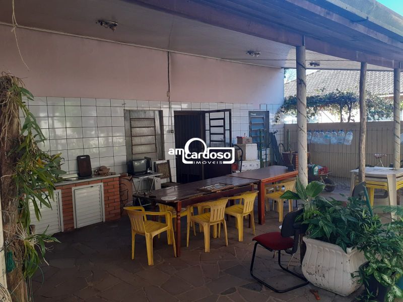 Casa com 7 quartos, 4 banheiros e 300m² à venda no bairro Jardim Sao Pedro, Porto Alegre