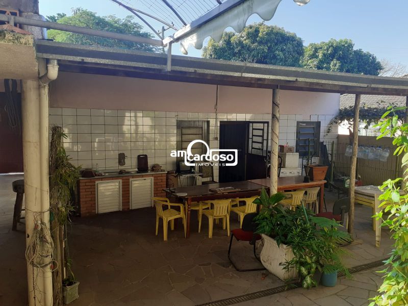 Casa com 7 quartos, 4 banheiros e 300m² à venda no bairro Jardim Sao Pedro, Porto Alegre