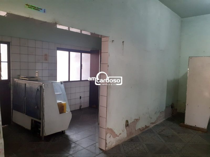 Casa com 7 quartos, 4 banheiros e 300m² à venda no bairro Jardim Sao Pedro, Porto Alegre