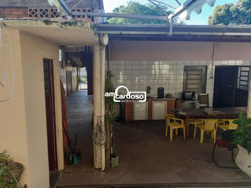 Casa com 7 quartos, 4 banheiros e 300m² à venda no bairro Jardim Sao Pedro, Porto Alegre