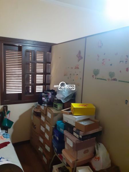 Casa com 7 quartos, 4 banheiros e 300m² à venda no bairro Jardim Sao Pedro, Porto Alegre