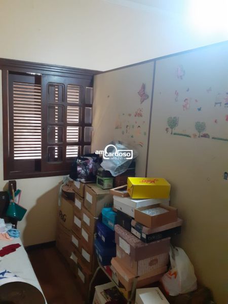 Casa com 7 quartos, 4 banheiros e 300m² à venda no bairro Jardim Sao Pedro, Porto Alegre