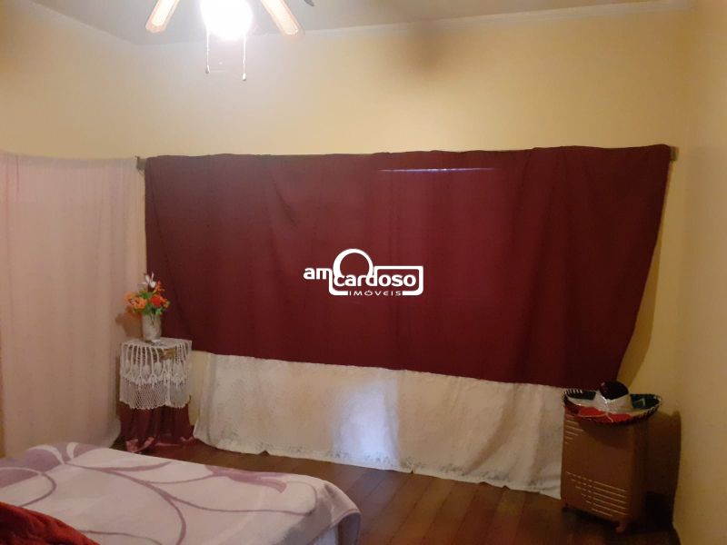 Casa com 7 quartos, 4 banheiros e 300m² à venda no bairro Jardim Sao Pedro, Porto Alegre